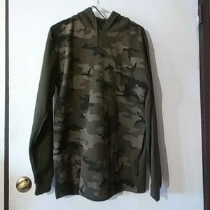 Rocawear camo shirt